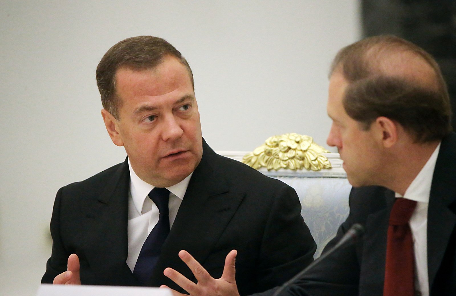 Medvedevas sproginėja pykčiu: įvairūs idiotai tegu mūsų negąsdina – kelio atgal nėra