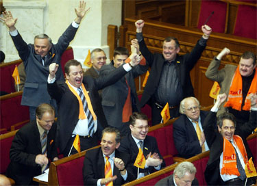 Ukrainos parlamentarai džiugiai sutiko Vyriausybės atstatydinimą
