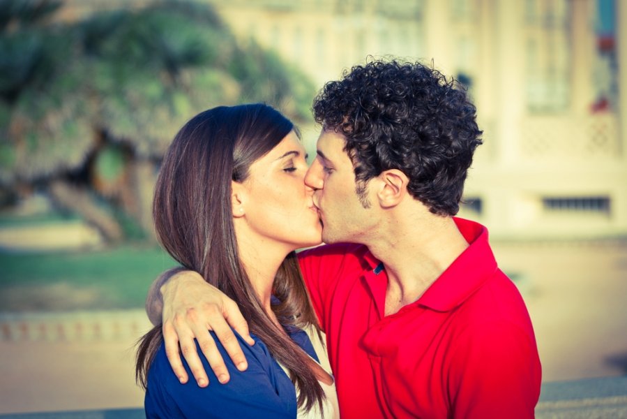 Доклад: Особенности национального поцелуя