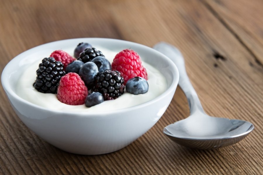 Moterys kasdien valgė po 340 g jogurto: kaip tai paveikė jų sveikatą