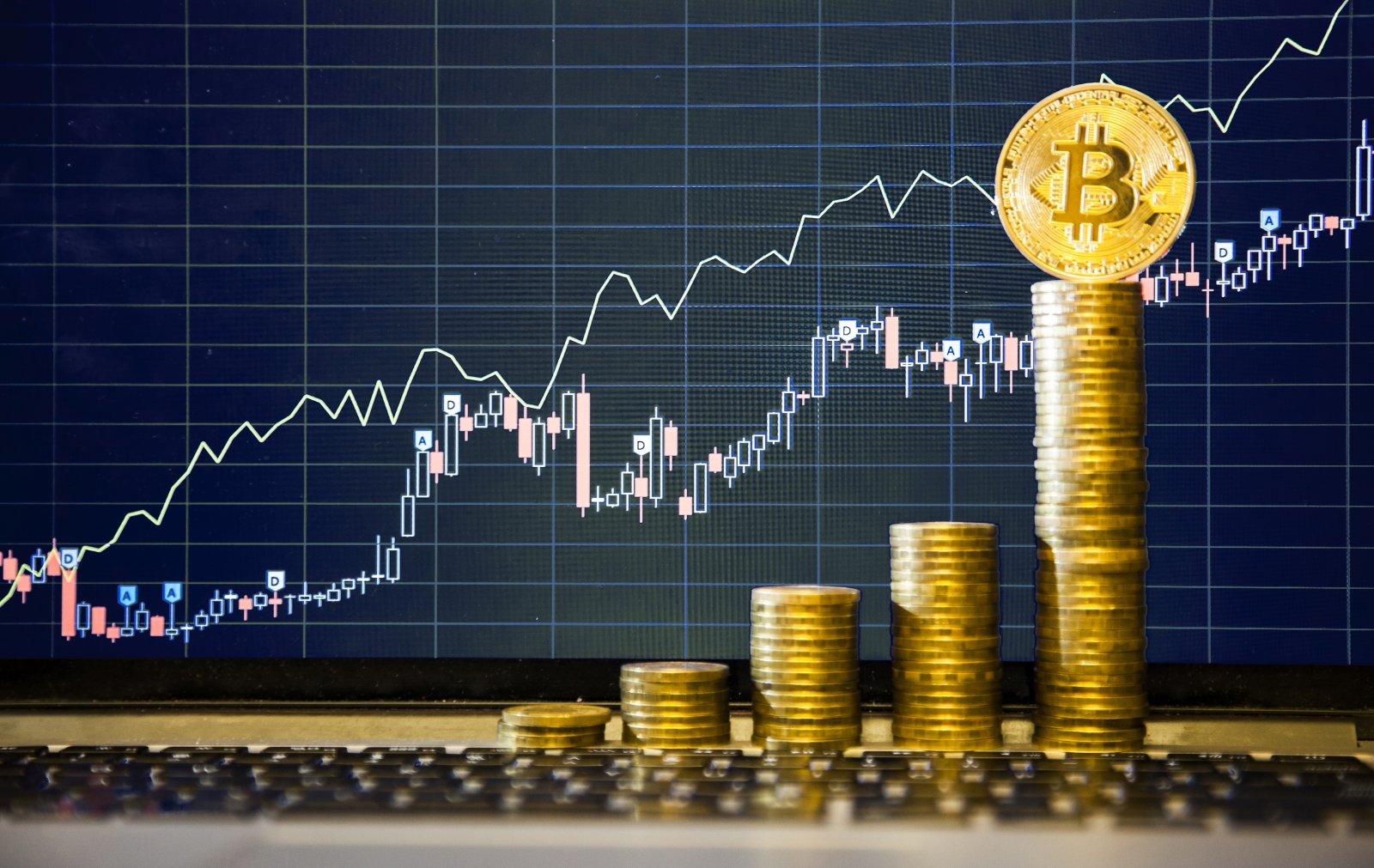 Bitcoin lenkia pagrindinį YTD turtą, tačiau perpus mažėjant galima rasti daugiau galimybių: analizė