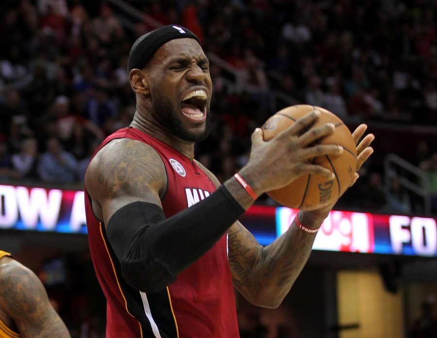 lebronas jamesas investuoja į bitkoiną kaip investuoti į kriptografinį indeksą