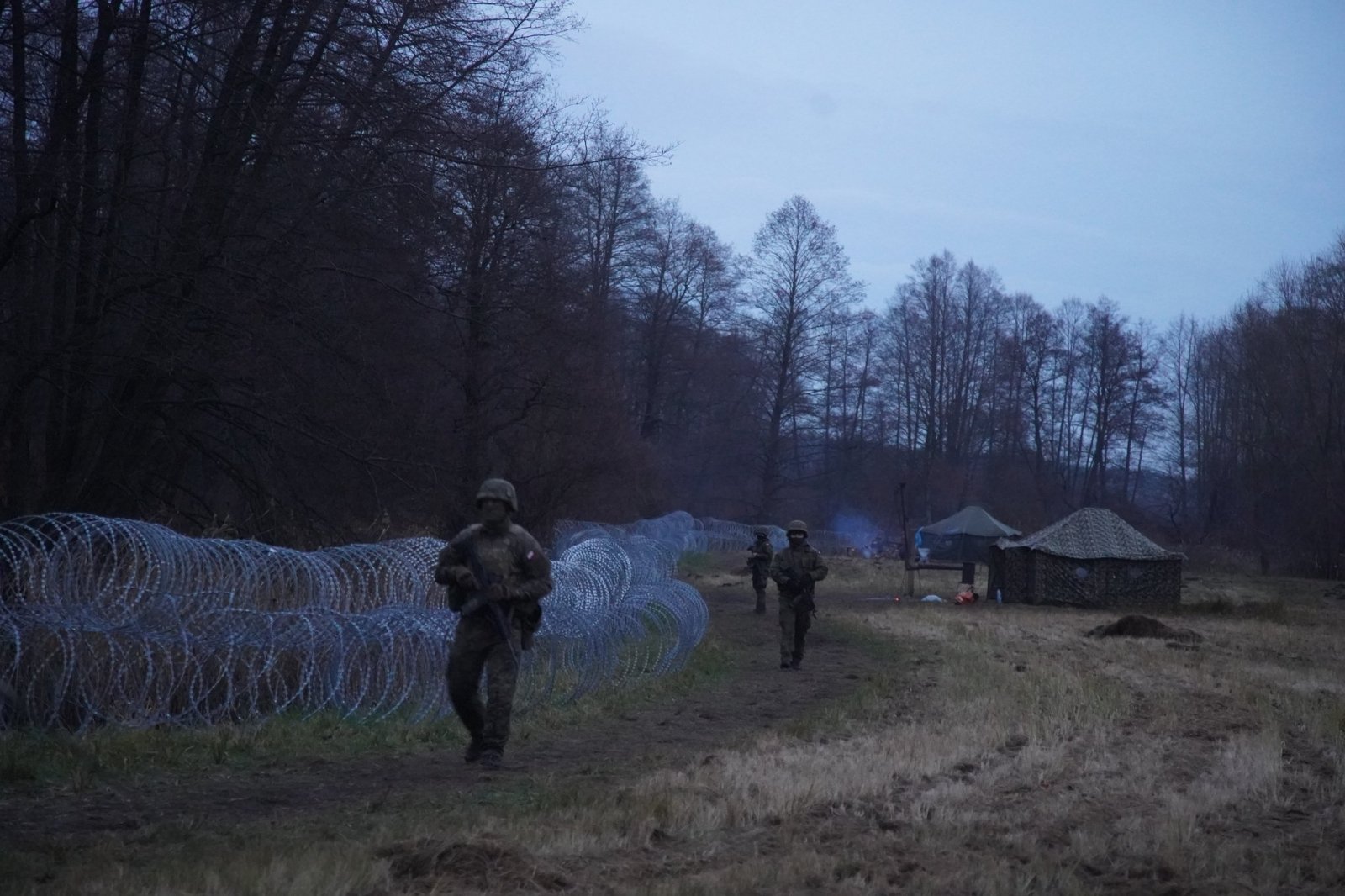 Media: Dwie grupy migrantów przekraczają granicę polsko-białoruską