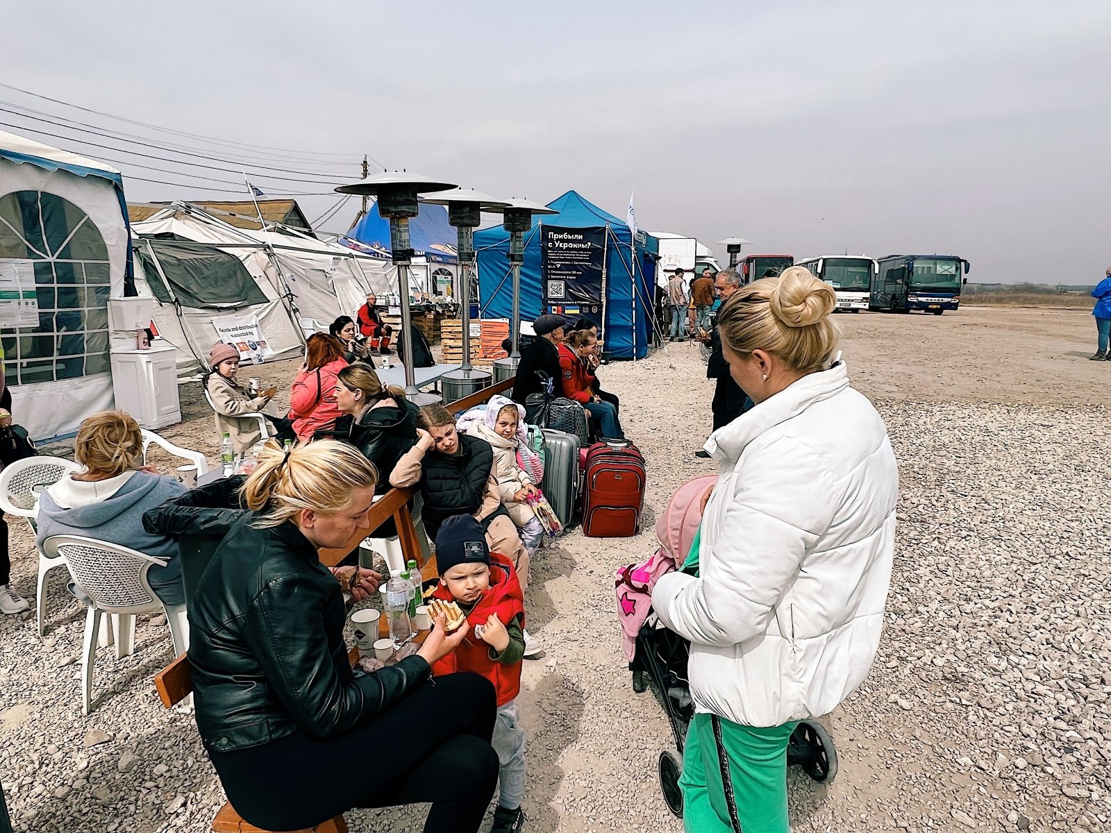 Na granicy z Ukrainą – seria repatriantów wojennych: kobiety z dziećmi nie mogą już żyć bez mężczyzn