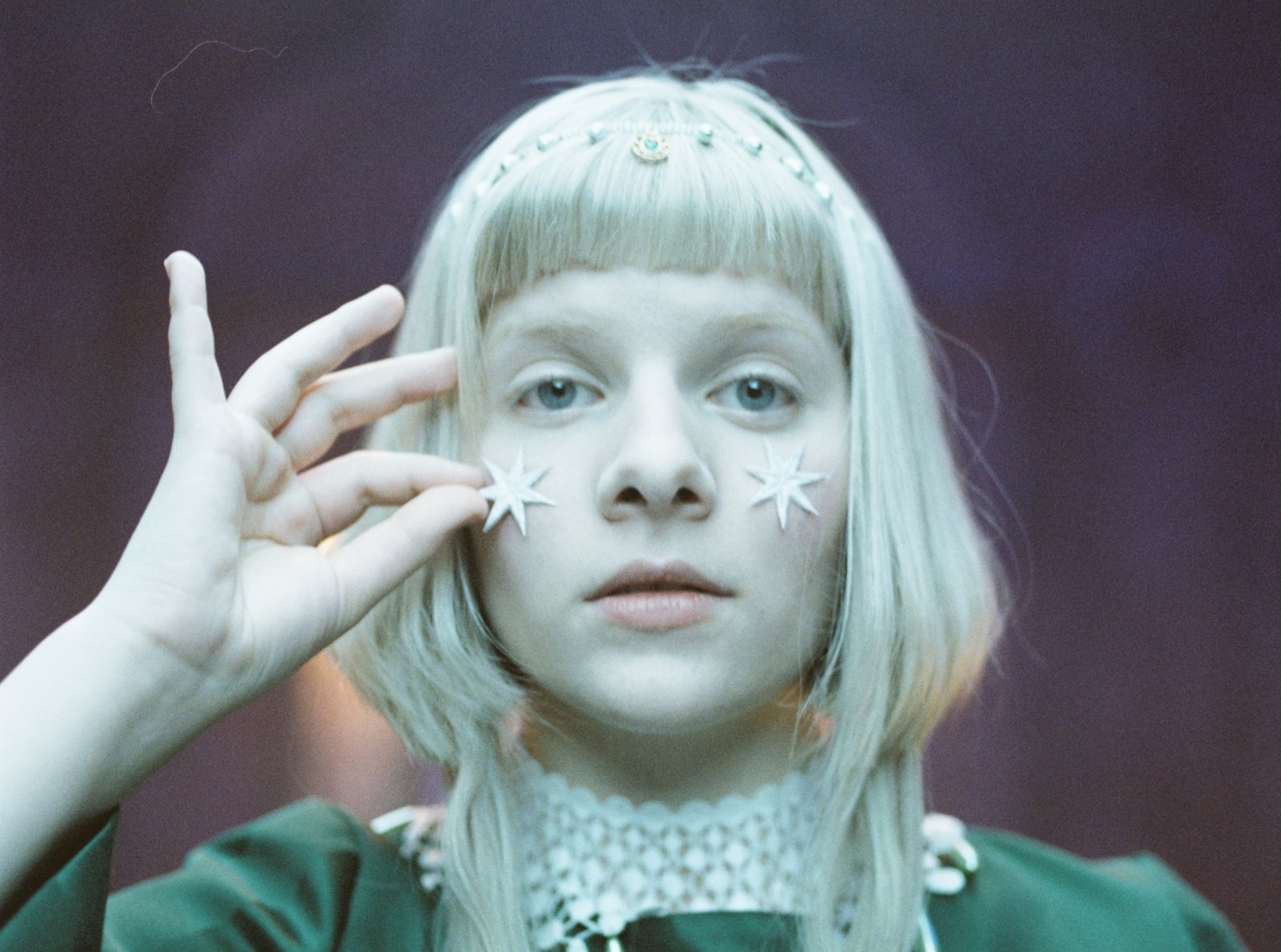 Aurora, fe av norsk musikk og inspirasjon av Billie Eilish, ankommer Litauen