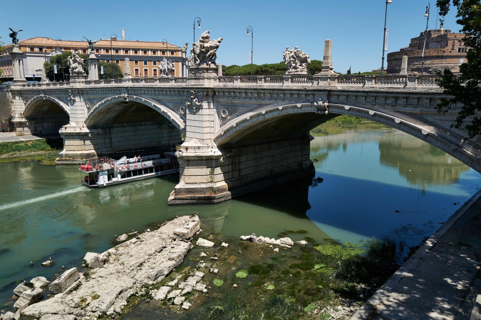 Il Tevere in Italia, colpito da una siccità record, ha rivelato un oggetto straordinario: un ponte sottomarino risalente all’imperatore romano Nerone