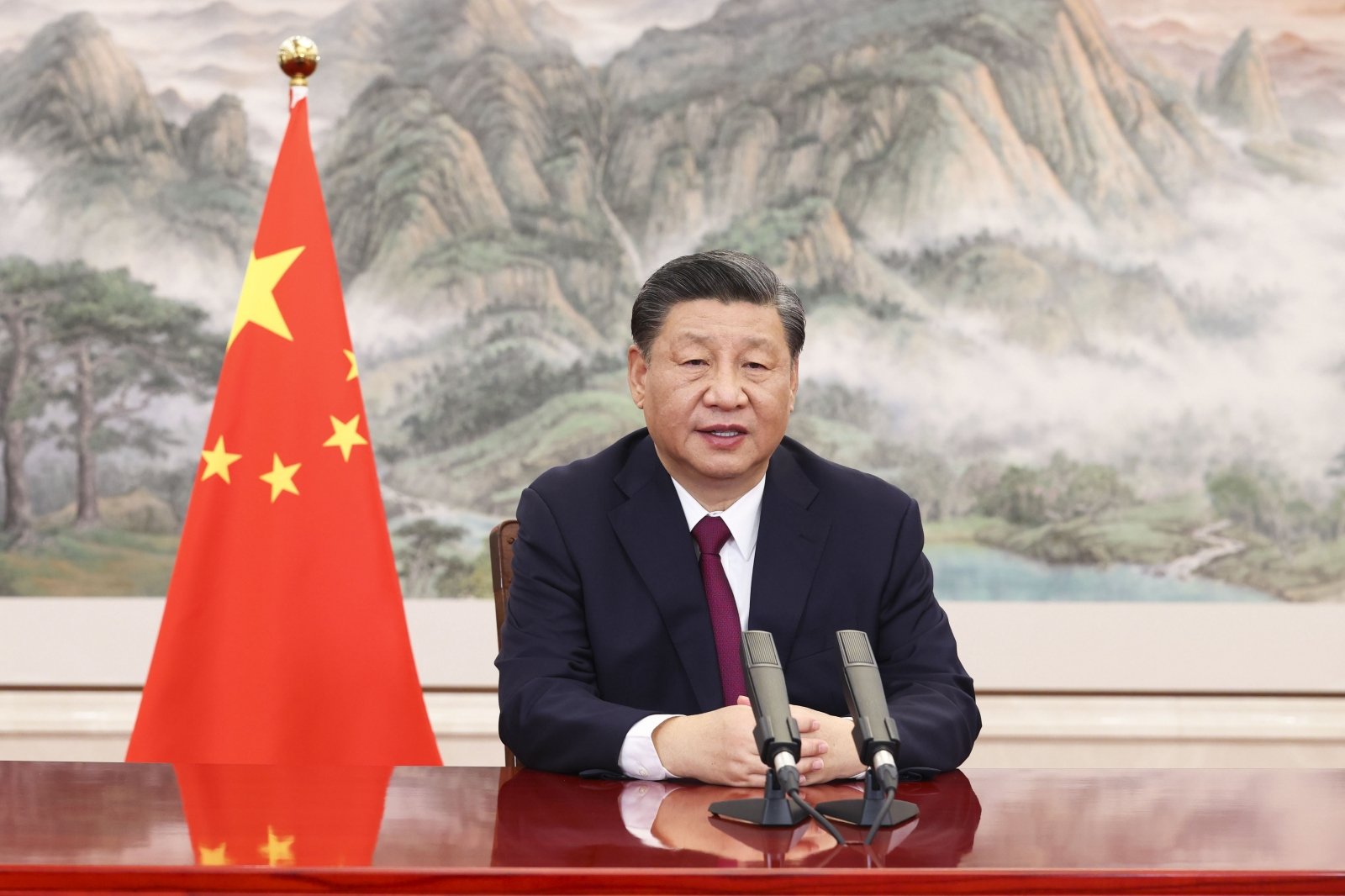 Xi Jinpingas nusiuntė užuojautos žinutę COVID-19 sergančiam Bidenui